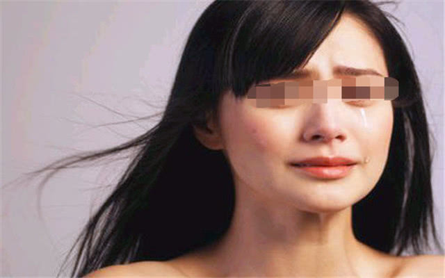 女兒贍養母親五年，臨終卻把遺產都給了兒子，女婿不服，進門傻了