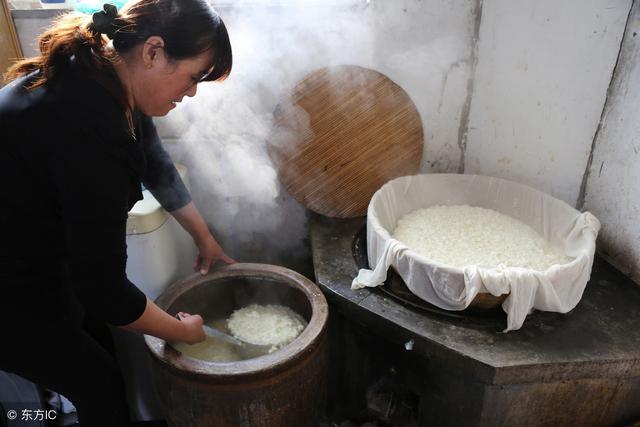 准婆婆不讓我上桌子吃飯，我強烈反擊，老公的話讓我想離婚