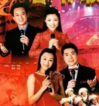 他成功娶回央視主持人，奮鬥31年仍不如妻子，今兒子帥氣夫妻恩愛
