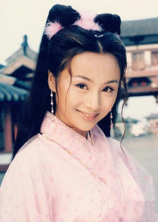 他成功娶回央視主持人，奮鬥31年仍不如妻子，今兒子帥氣夫妻恩愛