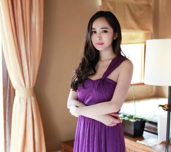 楊冪工作室新簽三位女藝人曝光，看到第三位，網友全爆炸了：千萬不要簽！