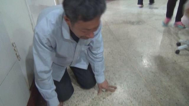 母親跪求叔叔借我學費，被嘲諷後拒絕，10年後他求我救他兒子