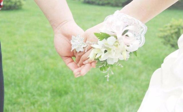 里孫滿月給500，外孫女滿月卻給5000，婆婆你做得對！