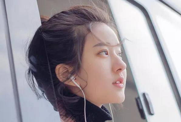 女生「暗戀」男生的10種表現，超過4條確定無疑！
