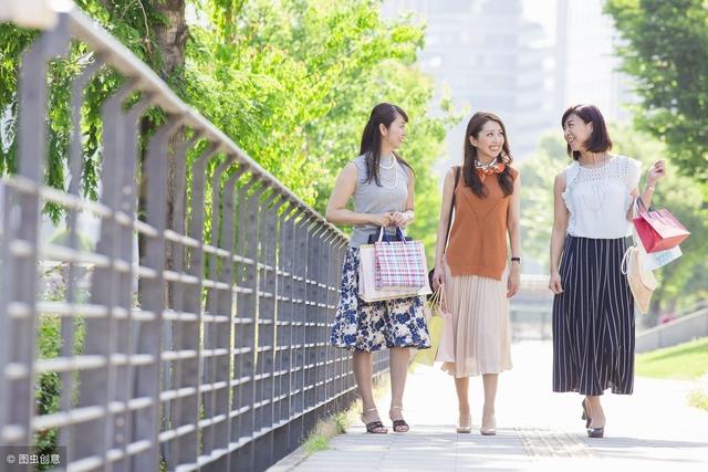 丈夫在我逛街間隙去他女同事家「串門」，歸來時鼻青臉腫
