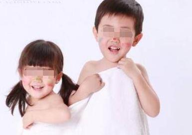 弟弟結婚，母親送我裙子惹怒弟弟，六年後，弟弟孩子出生，我笑了