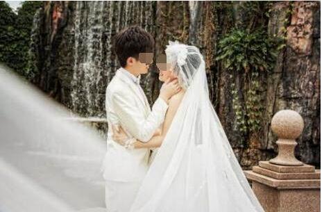 弟弟結婚，母親送我裙子惹怒弟弟，六年後，弟弟孩子出生，我笑了