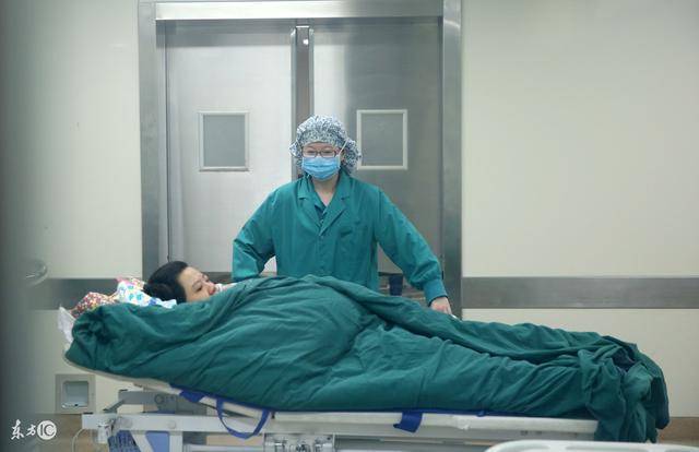 懷二胎後到娘家休養，弟弟醉了說件往事，瞬間對婆家失望了