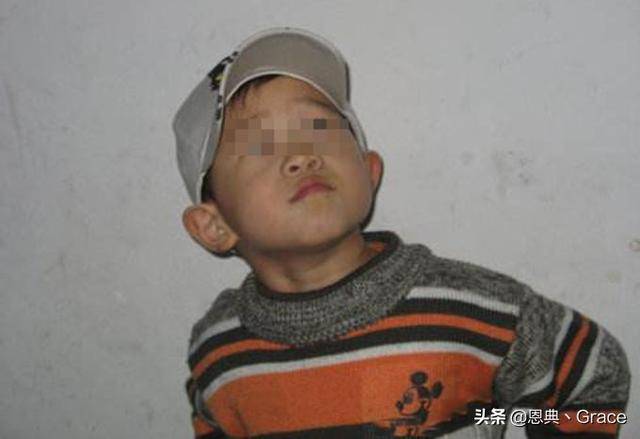 老婦砍柴，抱回一男嬰，十年後生病沒錢治，男童說了三字！