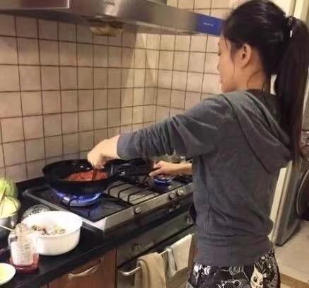 小姑子攜家帶口回來不走，我一氣之下回娘家，老公的做法讓我哭了