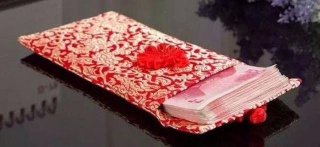 結婚陪嫁10萬，婆婆給我一輛車，看到車時，我嚇得不敢接鑰匙