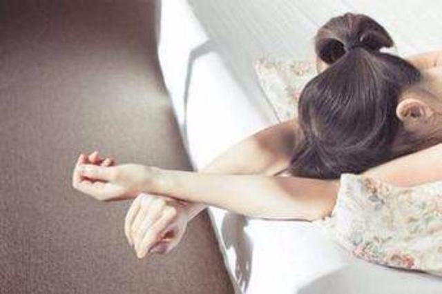 結婚陪嫁10萬，婆婆給我一輛車，看到車時，我嚇得不敢接鑰匙