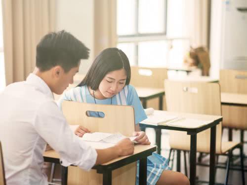 出差時把兒子交給前妻照顧，回來後聽到前妻的話我淚如雨下