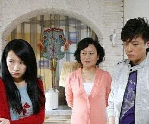 出差時把兒子交給前妻照顧，回來後聽到前妻的話我淚如雨下