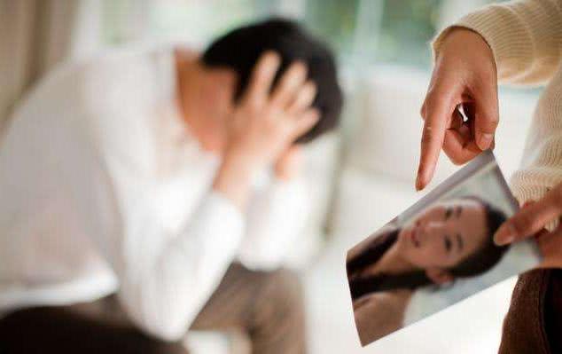 出差時把兒子交給前妻照顧，回來後聽到前妻的話我淚如雨下