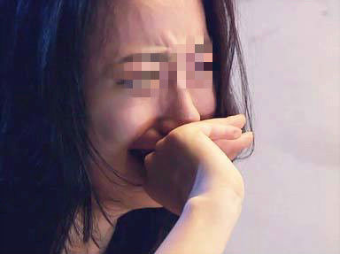 婆婆上廁所來月經，讓兒媳送衛生巾，打開她的包，兒媳如遭雷擊