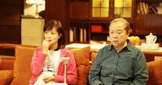 我得了三萬年終獎，給親媽一萬，婆婆知道後，年三十把我攆出家門