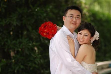 同事欠我一千塊錢，結婚時邀請他，他送我一個紅包，打開後迷茫了