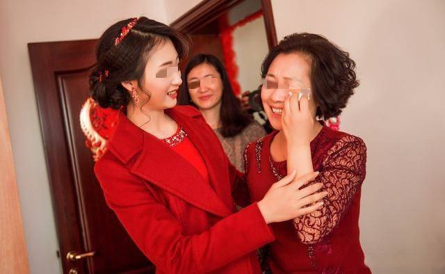 丈夫去世我去看女兒，吃飯看到茶几，我離開女兒家
