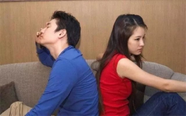 弟弟買房妻子給三千，小舅子買車妻子卻拿三萬，聽完解釋丈夫哽咽