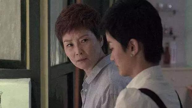 婚後一年，婆婆讓我把房子過給小叔子，我傻笑著搬走，隔天她哭了