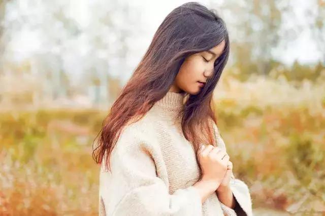 每隔一段時間婆婆就逼我回娘家，一次我躲在柜子里，發現了真相