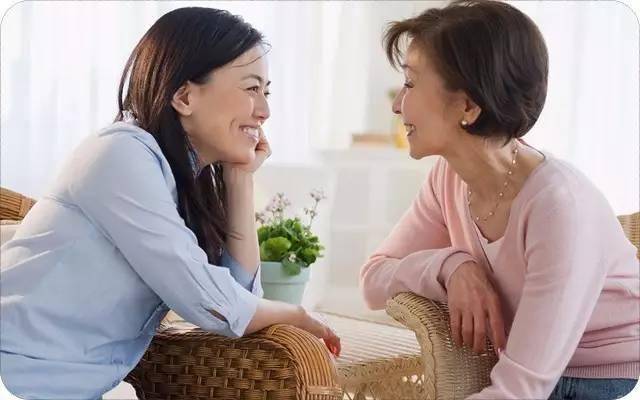 沒按時做飯被婆婆打，老公一巴掌把我扇地上，站起身後，全家傻住