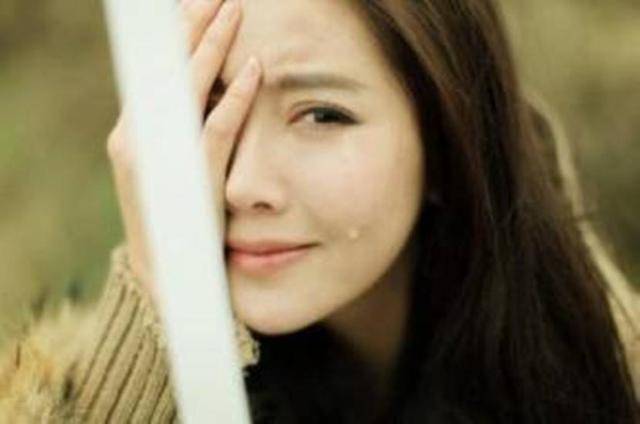 大哥去世3年，嫂子總是半夜發燒，婆婆讓小叔子去送藥，進屋蒙了