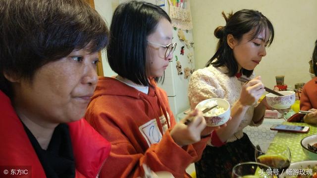兒媳跟媽訴苦，親媽找婆婆，婆婆找兒子，兒子揍兒媳，公公說離吧