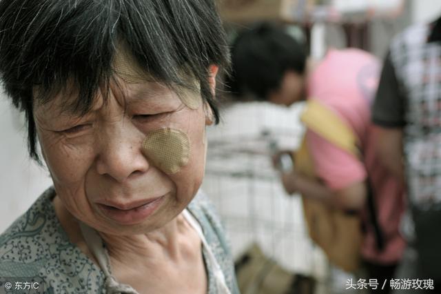 兒媳跟媽訴苦，親媽找婆婆，婆婆找兒子，兒子揍兒媳，公公說離吧