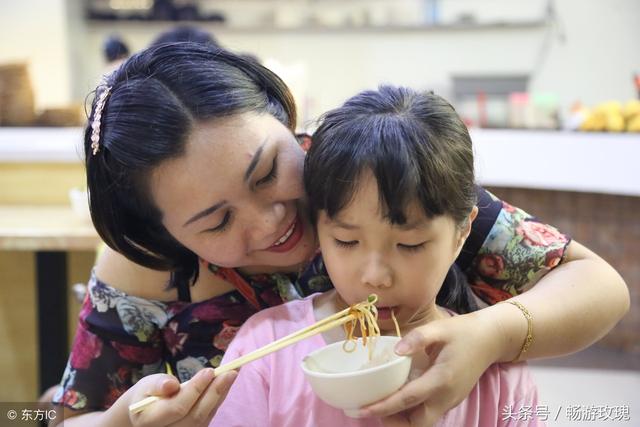 奇葩婆婆欺負我農村來的，用杯子砸傷我五歲女兒！我該怎麼辦啊
