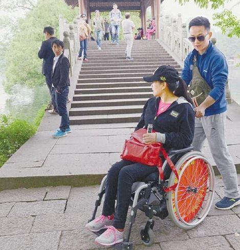 妻子為救丈夫而殘疾，丈夫卻選擇再娶，妻子搬家，到了新家懵了