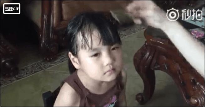 一位媽媽這樣給孩子剪齊劉海，實在太有才，網友：好辦法值得參考
