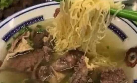 陳小春開麵館，一碗麵賣到165元台幣，端上一看食客感嘆：無話可說