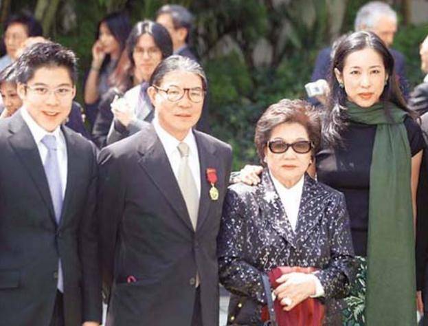 富二代霍啟剛：看了前任現狀，再看現任妻子，差距真是天差地別！