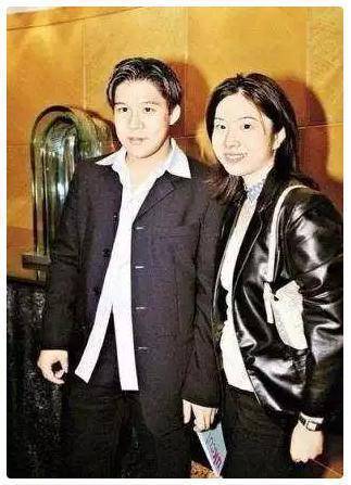 富二代霍啟剛：看了前任現狀，再看現任妻子，差距真是天差地別！