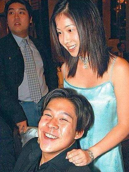 富二代霍啟剛：看了前任現狀，再看現任妻子，差距真是天差地別！