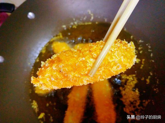 2根香蕉2個雞蛋教你做最好吃的香蕉酥，做多少吃多少，渣都不剩