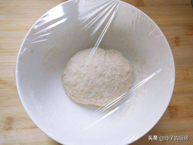 2根香蕉2個雞蛋教你做最好吃的香蕉酥，做多少吃多少，渣都不剩