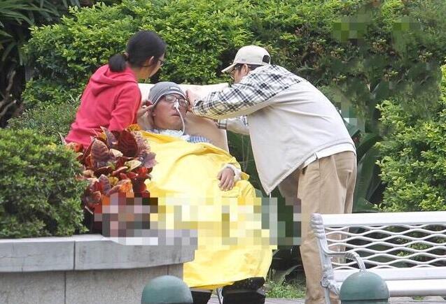 資深音樂人袁惟仁，腦溢血昏迷急診被送醫… 又發現有腦瘤，近照曝光身顯得消瘦，癱坐輪椅動作遲鈍！ 