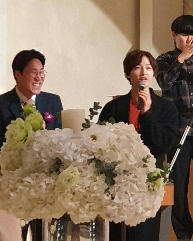 (宋仲基憔悴現身好友婚禮，未戴婚戒臉頰凹陷男神顏值不再~