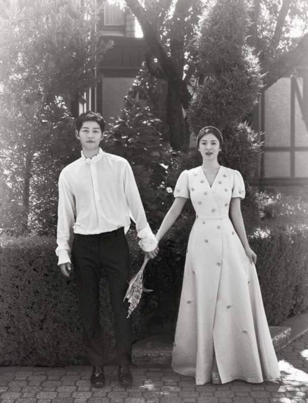 宋仲基憔悴現身好友婚禮，未戴婚戒臉頰凹陷男神顏值不再~