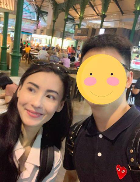 張柏芝現身新加坡被捉拍，一襲白衣難擋明星范兒，長發披肩氣質超好，網友：簡直美出天際