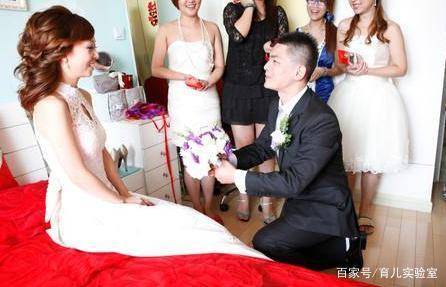 爸爸姓「黃」，給雙胞胎女兒取這名....幼稚園老師點名時，全班人都站了起來！