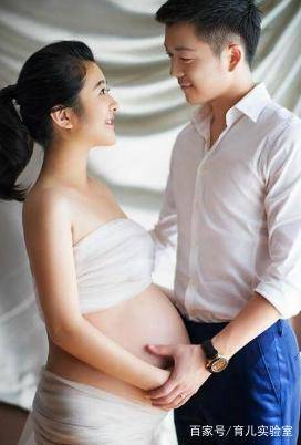 爸爸姓「黃」，給雙胞胎女兒取這名....幼稚園老師點名時，全班人都站了起來！
