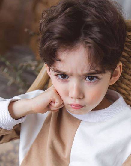 爸爸姓「黃」，給雙胞胎女兒取這名....幼稚園老師點名時，全班人都站了起來！