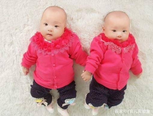 爸爸姓「黃」，給雙胞胎女兒取這名....幼稚園老師點名時，全班人都站了起來！