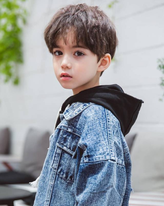 爸爸姓「黃」，給雙胞胎女兒取這名....幼稚園老師點名時，全班人都站了起來！
