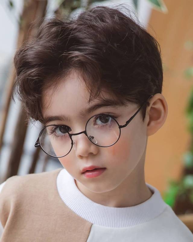 爸爸姓「黃」，給雙胞胎女兒取這名....幼稚園老師點名時，全班人都站了起來！
