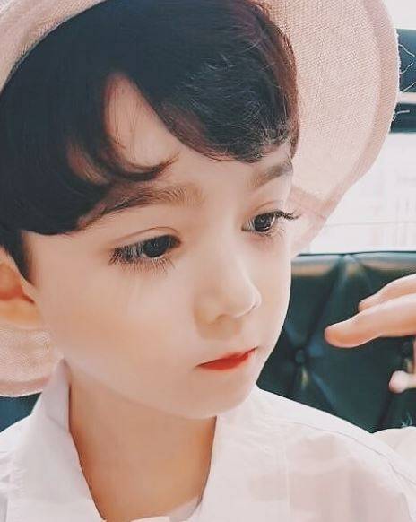 爸爸姓「黃」，給雙胞胎女兒取這名....幼稚園老師點名時，全班人都站了起來！